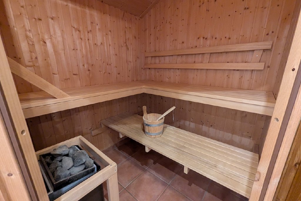 Bad mit Sauna und Whirlpool