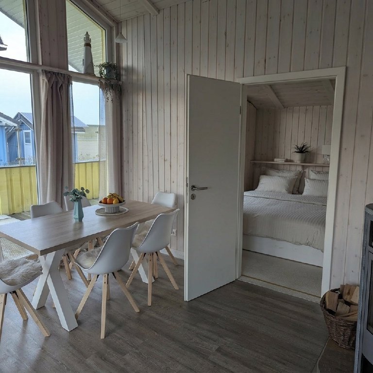 Blick vom Wohnzimmer zum Schlafzimmer