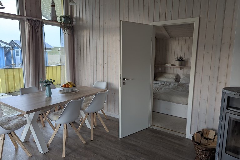 Blick vom Wohnzimmer zum Schlafzimmer